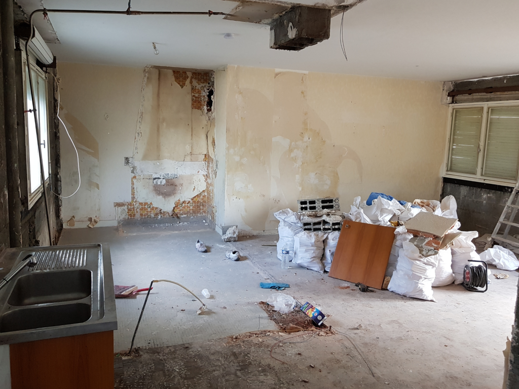 Travaux de rénovation cuisine pendant